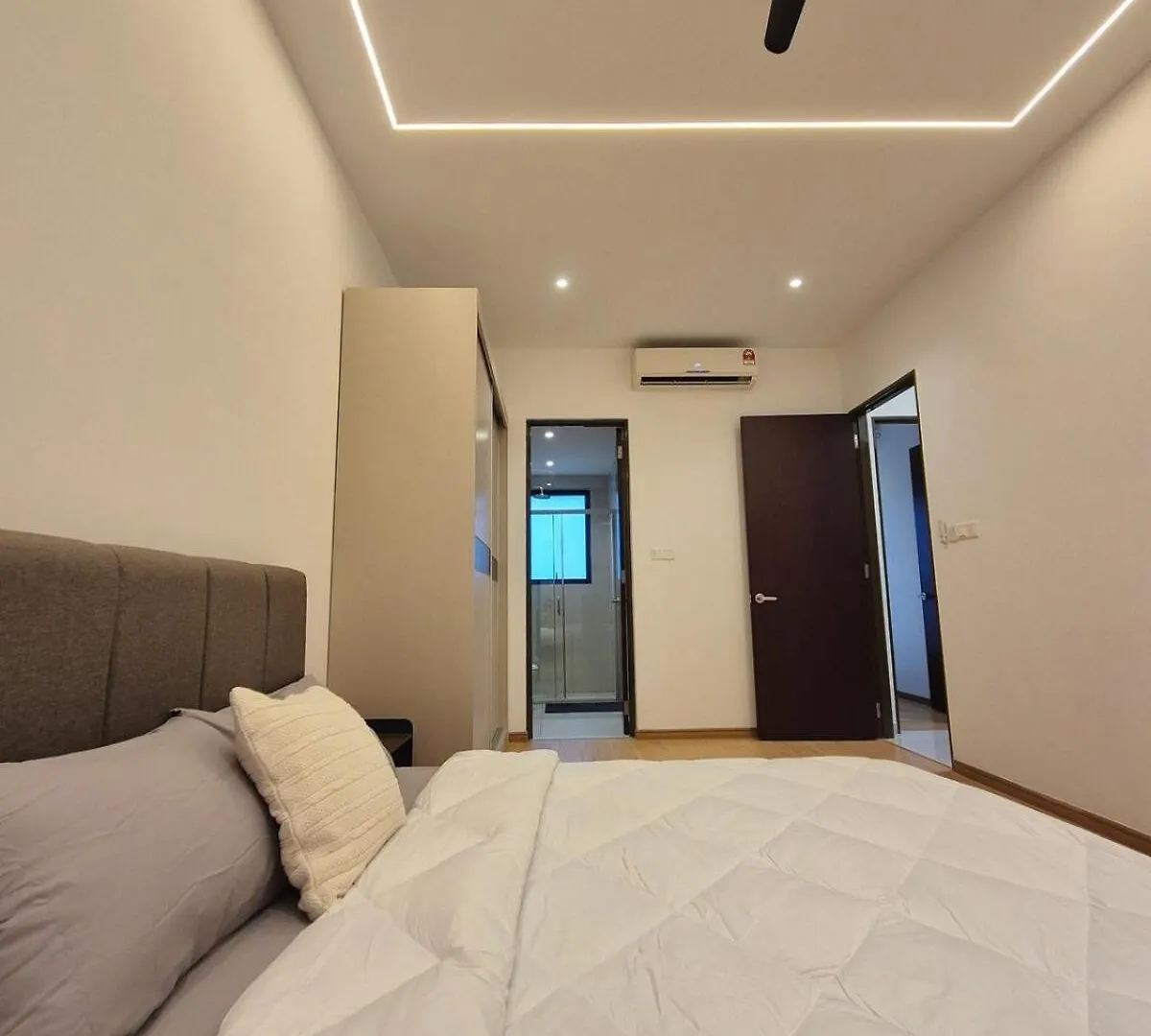 Newly Renovated Modern Luxury Suites For 6 Pax Johor Bahru