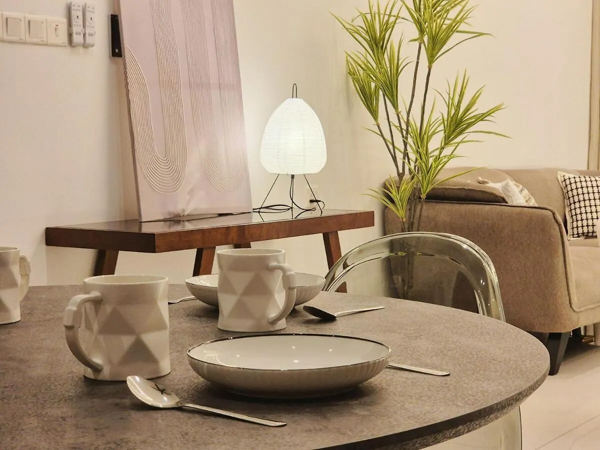 公寓 Newly Renovated Modern Luxury Suites For 6 Pax 新山