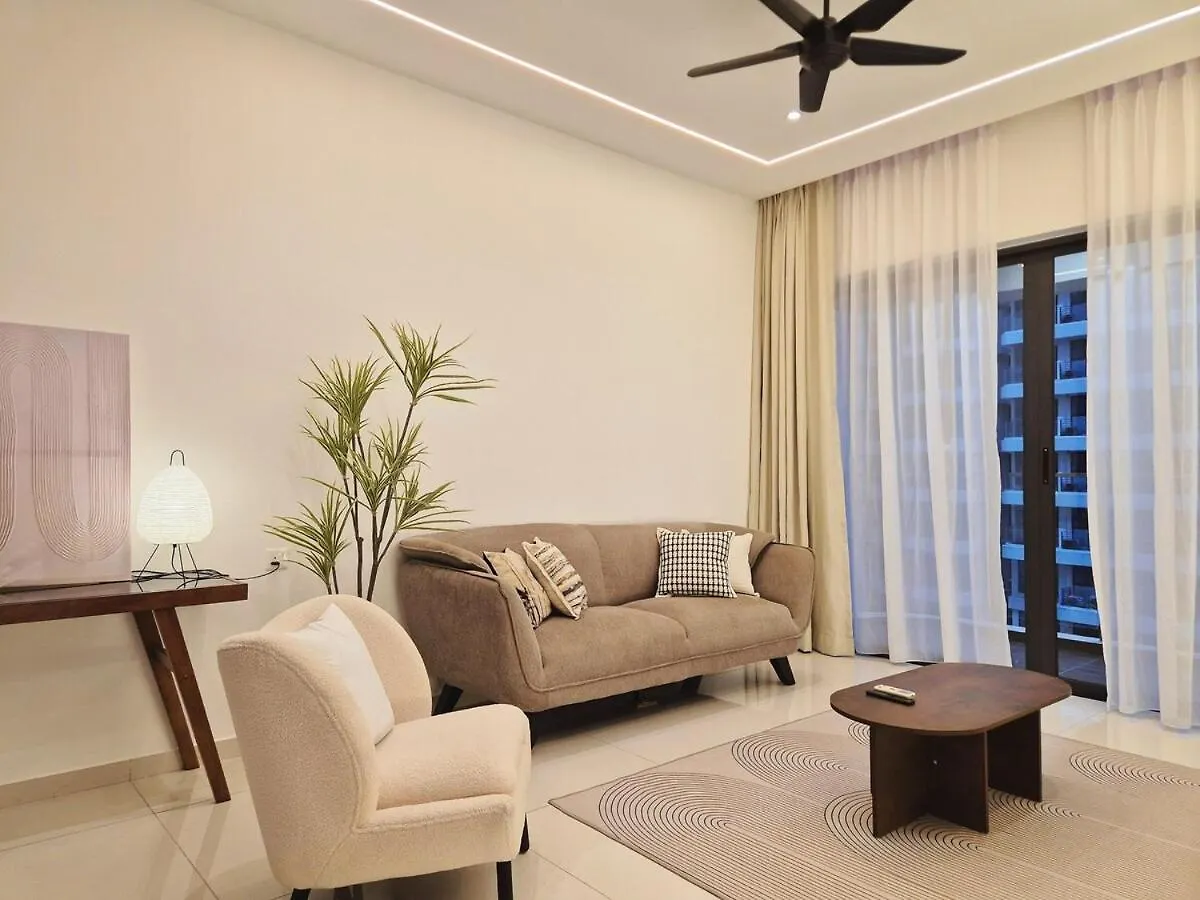 Newly Renovated Modern Luxury Suites For 6 Pax Johor Bahru Apartment