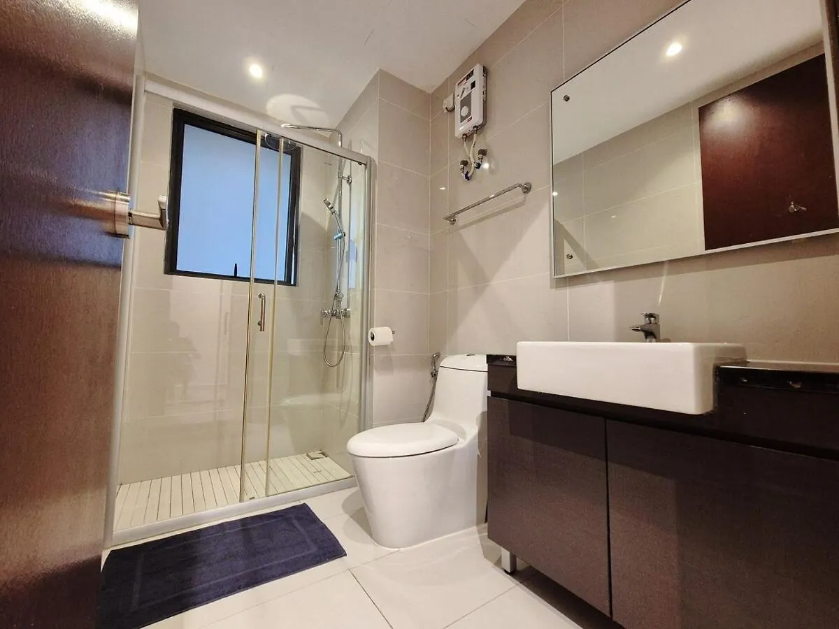 Newly Renovated Modern Luxury Suites For 6 Pax 新山 公寓