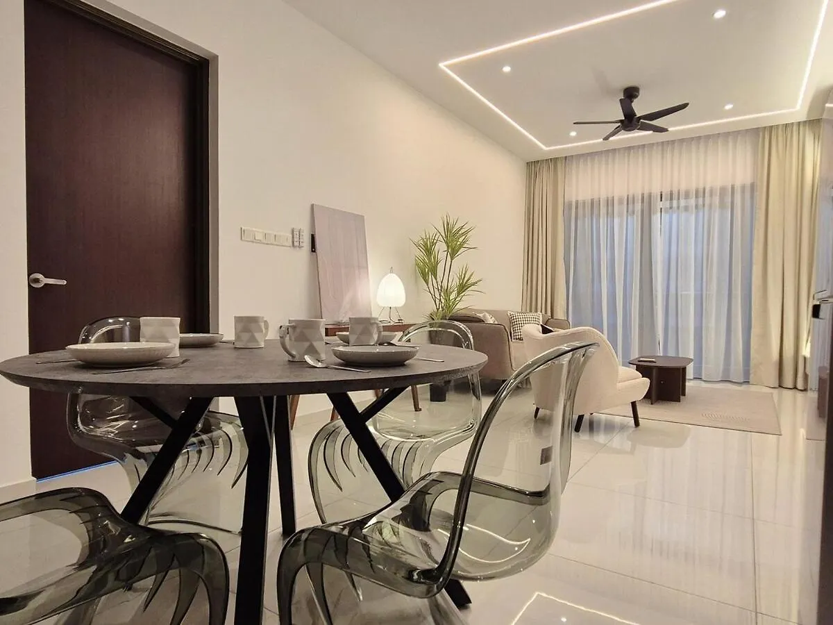 Newly Renovated Modern Luxury Suites For 6 Pax 新山 公寓
