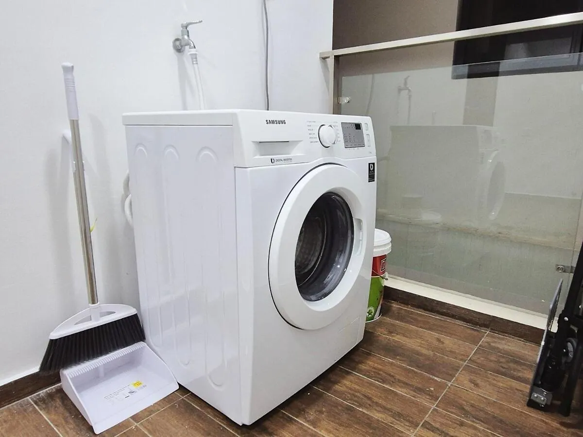 Newly Renovated Modern Luxury Suites For 6 Pax Johor Bahru 0*,