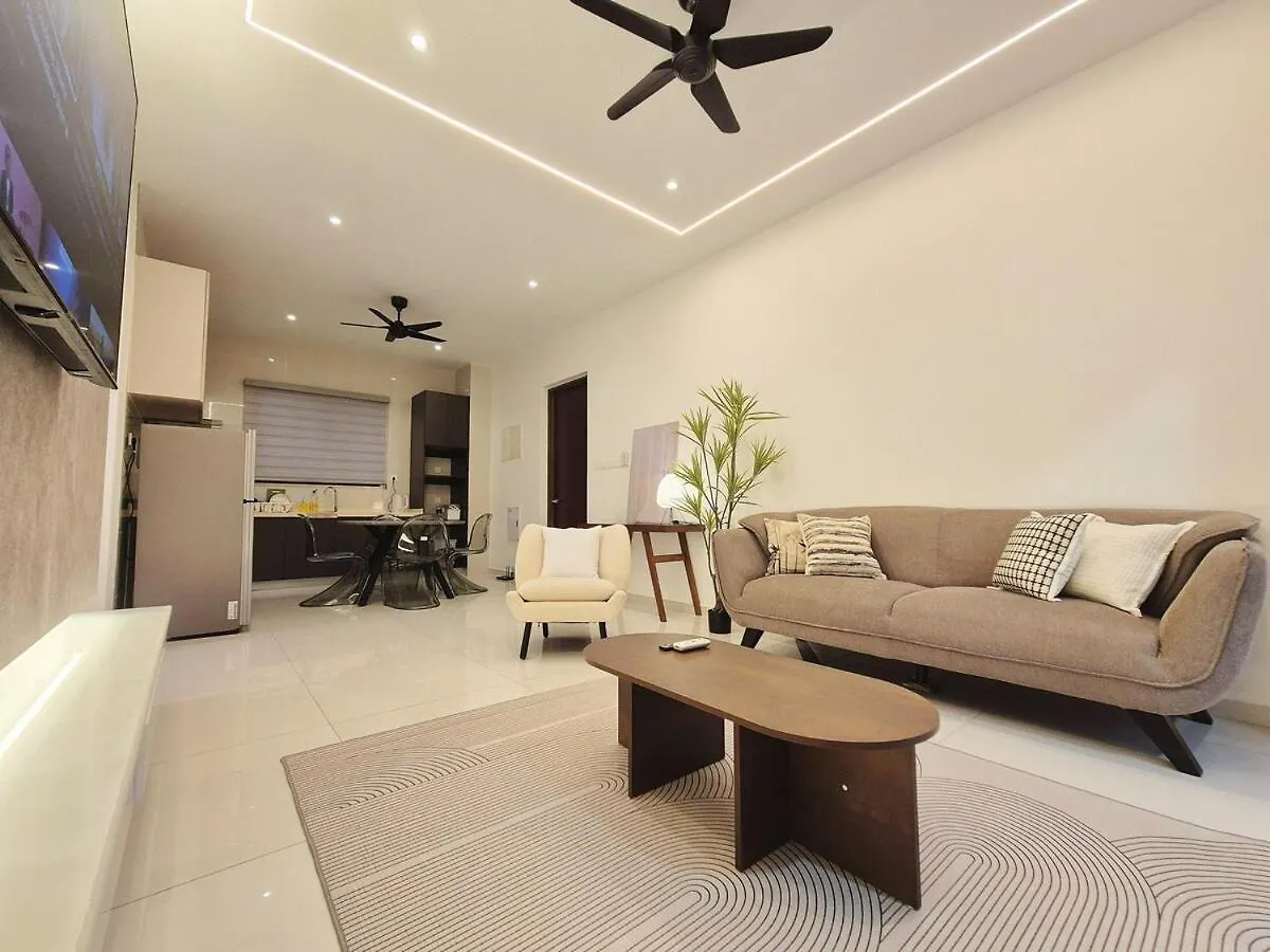 Newly Renovated Modern Luxury Suites For 6 Pax 新山